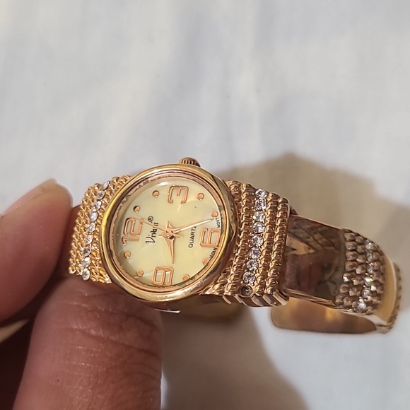 EUC  Vernier brand Rose Gold bangle watch - Picture 6 of 8